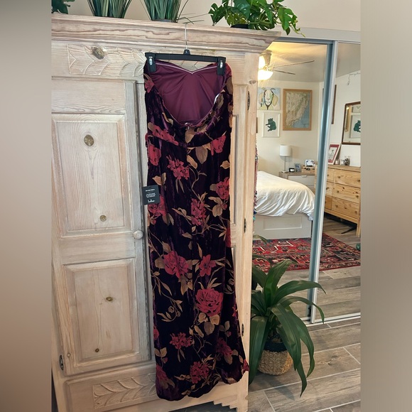 Lulus Exquisite Plum Purple Floral Burnout Velvet Strapless Dress NWT - Picture 4 of 4